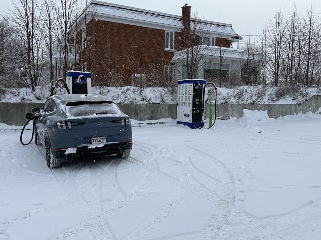 Ford St-Onge car dealership opens EV charging site at location with Kempower